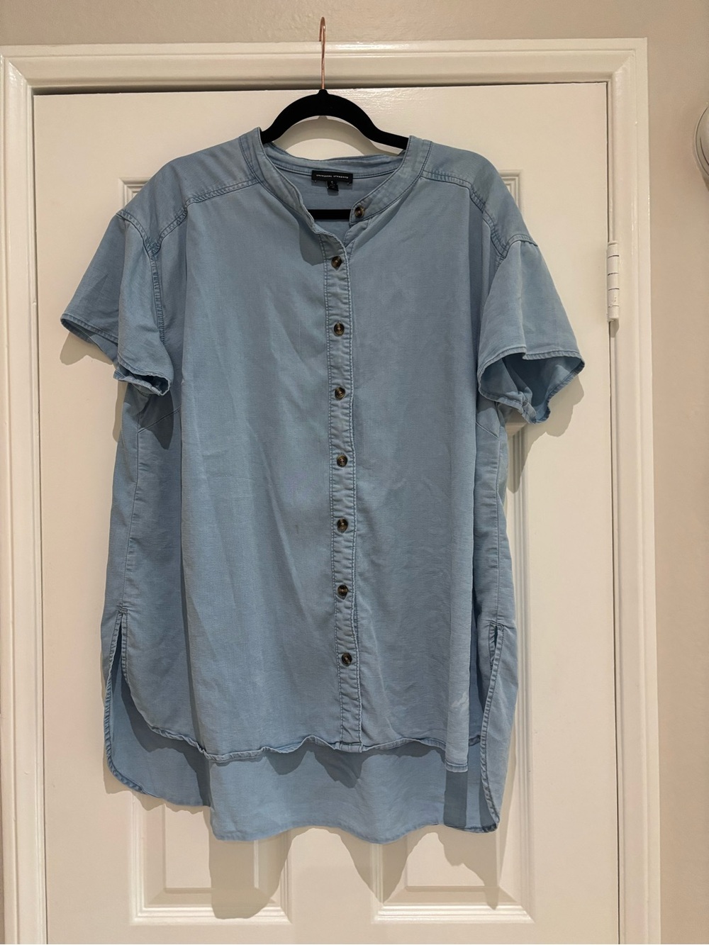 Universal Standard Light Blue Short-Sleeve Button-Front shirt